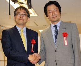 羽生善治竜王と瀬川晶司五段がガッチリ握手！