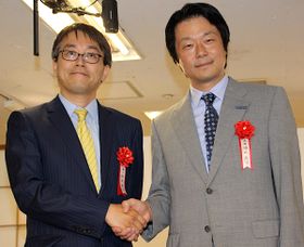 羽生善治竜王と瀬川晶司五段がガッチリ握手！