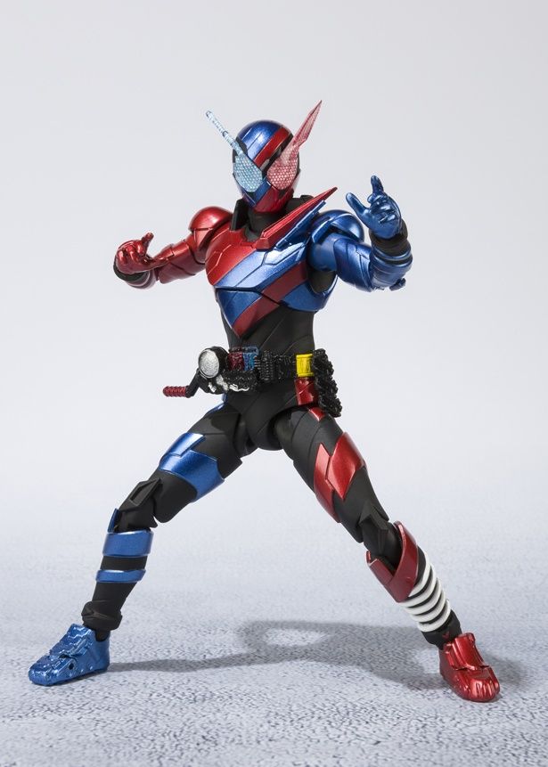 『劇場版 仮面ライダービルド Be The One』が公開中のビルドは、2色のカラーリングが特徴的