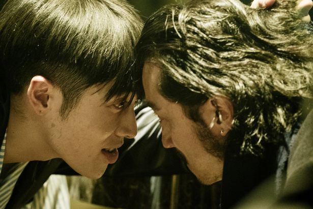MIYAVI×金子ノブアキ、緊迫のシーン！
