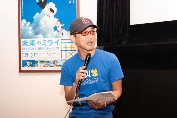 聞き手を務めたのは『サマーウォーズ』で設定監修を務めた村上泉