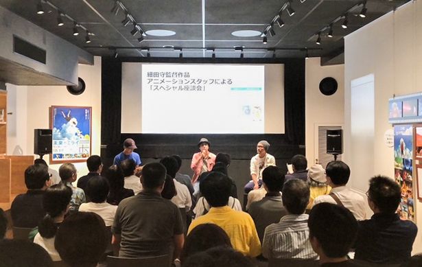 【写真を見る】新たなアニメ文化の発信地！角川シネマ新宿のアニメギャラリーが超満員に