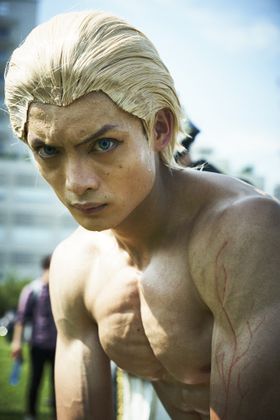 「鉄拳」のスティーブ・フォックスに扮した、あおさん(@ao_cos3)