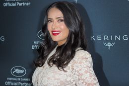 サルマ・ハエックがエロすぎる身体を披露！