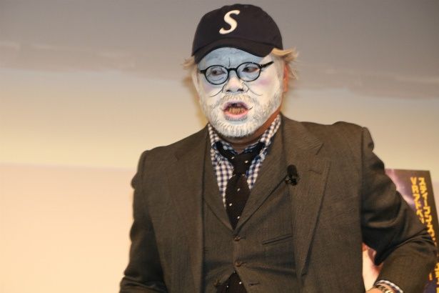 スティーブン・スピルバーグ監督として登場したくっきー(野性爆弾)