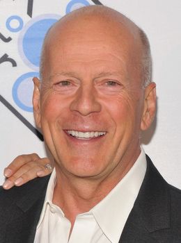 ブルース・ウィリスが元妻と共に娘の誕生パーティへ