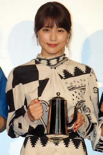 有村架純、小学校時代の写真に大照れ。「すでに美少女！」と反響