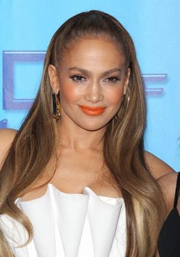 MTVアワード、女性アーティストのファッションは？