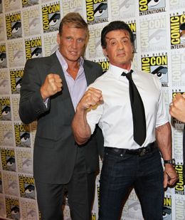 現役活躍中のアクションスター、ドルフ・ラングレン(左)