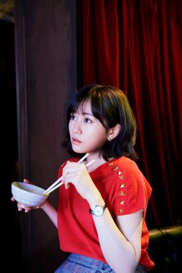 AKB48の創世記から国民的グループになるまでを支えた“アイドル”あっちゃんが人妻に！(『食べる女』)