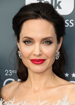 アンジーが新たな弁護士を雇った!?