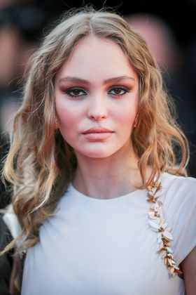 ジョニデ娘が、水着でハミ乳！