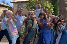 「ダンシング・クイーン」で歌って踊る、圧巻のパフォーマンス！