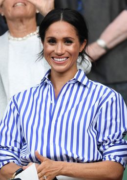 メーガン妃が超ミニスカ姿で登場