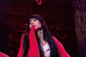 土屋太鳳、狂気の目で観客を引き込む圧巻のダンス！