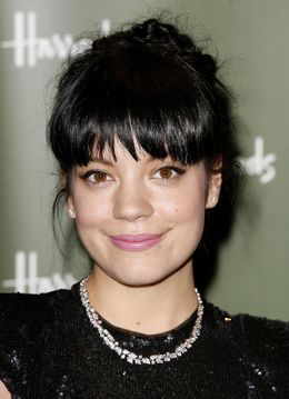 「スマイル」などで清純派だったリリー・アレンが大変貌