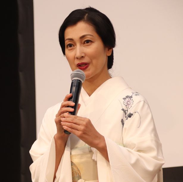 舞台挨拶に登壇した鶴田真由