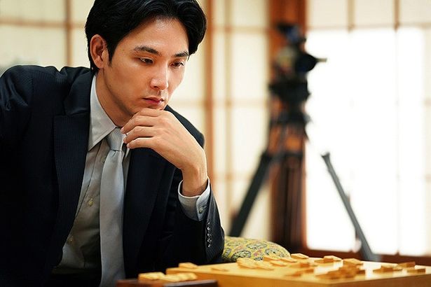 将棋界の偉業を成し遂げた男の生き様を描く