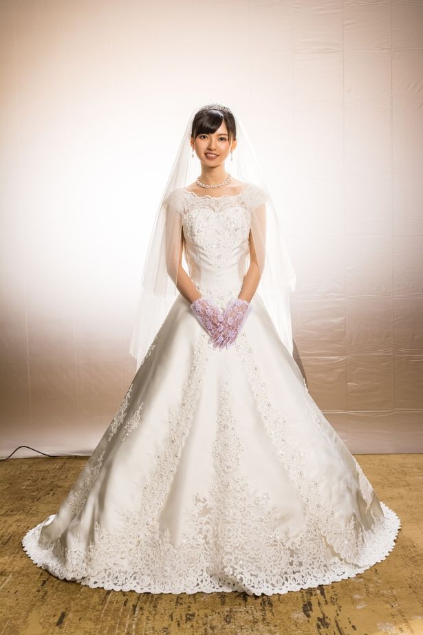 【写真を見る】あしゅ推し必見！神々しいウエディングドレス姿が解禁
