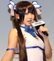 人気コスプレイヤー・えなこが“例の紐”で登場！