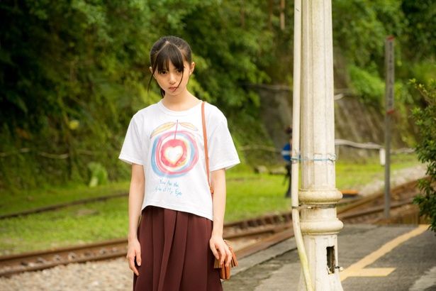 台湾デートでの、Tシャツ＆ロングスカートという等身大な着こなしも◎！