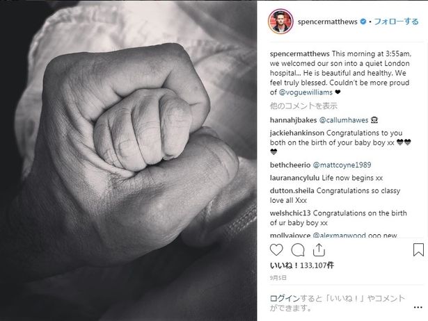 スペンサー・マシューズは自分と息子の手を重ねたモノクロ写真を投稿