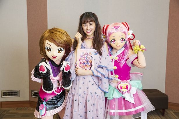 【写真を見る】劇中ではレポーター役で声優に挑戦する山本美月