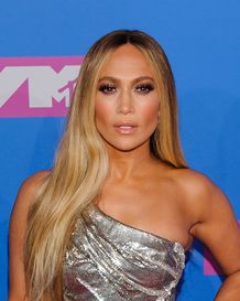 ジェニファー・ロペスが美ボディを披露