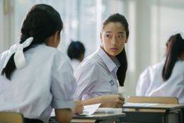 リンはテストの問題がまったく解けないグレースを手助けすることに