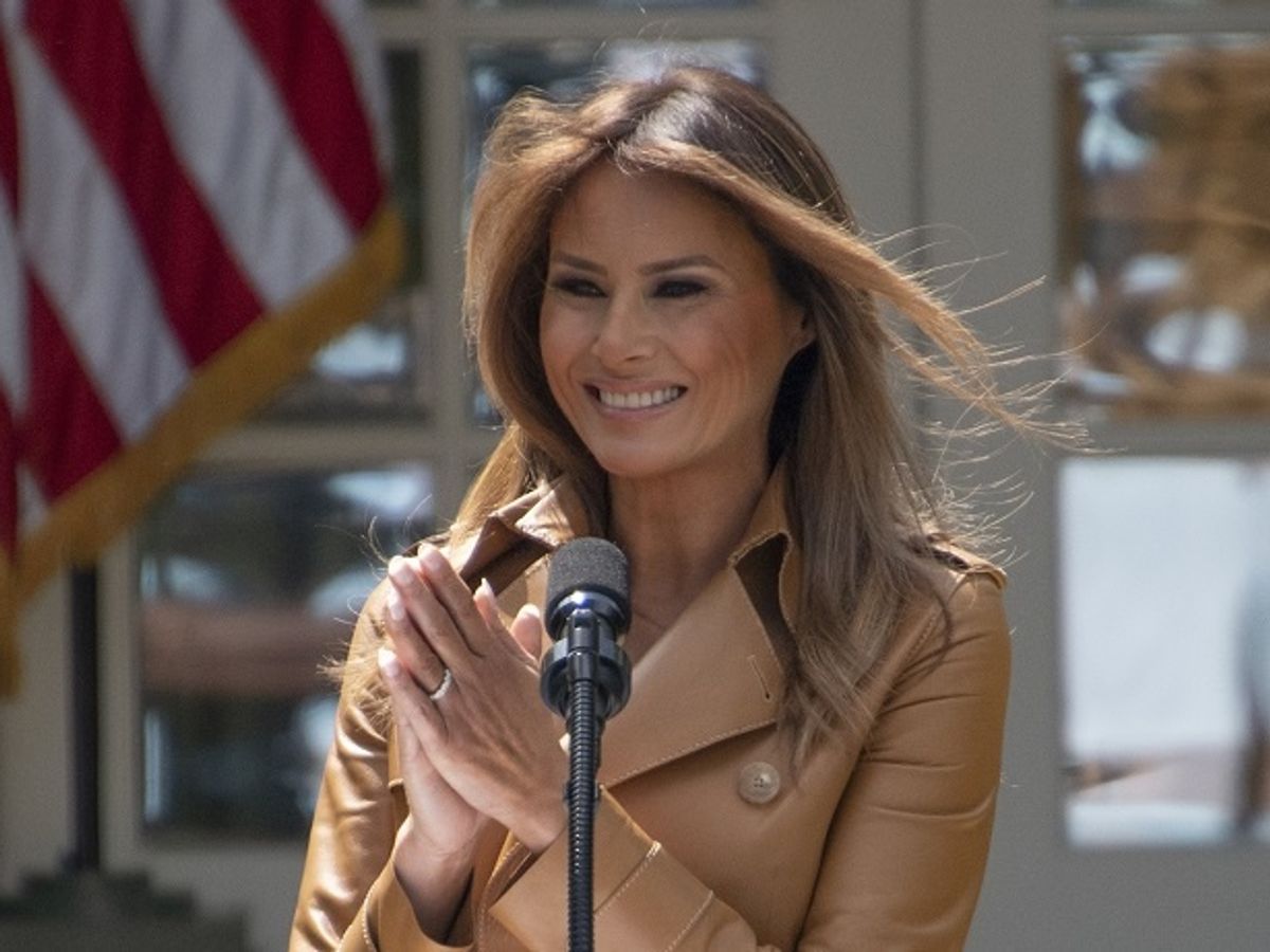 メラニア米大統領夫人、高価なコートと血管が浮き出た素足に視線が！｜最新の映画ニュースならMOVIE WALKER PRESS