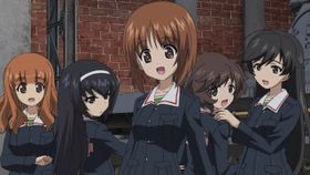 美少女アニメと侮ることなかれ、実写のアクション作品以上の緊迫感で描かれる迫力の戦車バトルにノックアウト必至！