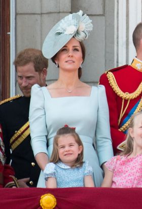 シャーロット王女の不機嫌顔が話題に