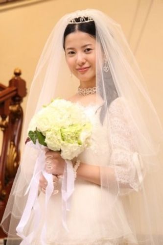 吉高由里子、2年ぶりの映画主演『婚前特急』で5股をかける！