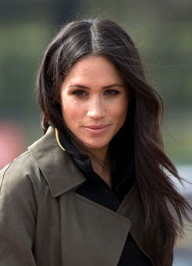  メーガン妃の服が黒ばかり？