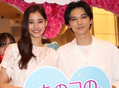 吉沢亮＆新木優子、“初恋”当時の写真を披露！