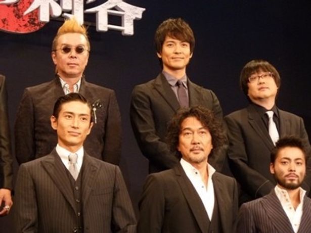 左下から、伊勢谷友介、役所広司、山田孝之。左上から、古田新太、沢村一樹、六角精児