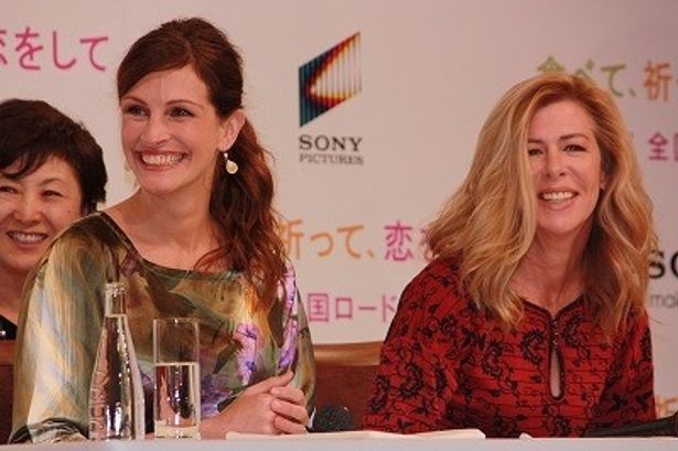 プロデューサーのデデ・ガードナーと共に来日