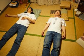 それぞれ、胸元には“アーメン”“シッダールタ”の文字が