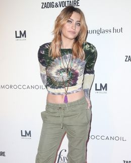 マイケルの娘が、女性の恋人から男性に乗り換え？