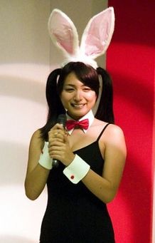 川村ゆきえはセクシーなバニーガール姿も披露