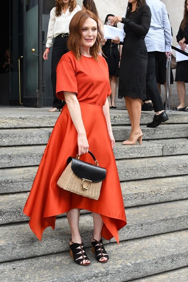 【写真を見る】ドレスアップでさらに美しく！還暦間近とは到底思えないジュリアン・ムーア