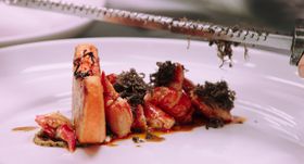 見ているだけでよだれが出てしまいそうな美しいメニューの数々『アラン・デュカス 宮廷のレストラン』