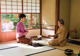 樹木希林は黒木華扮するヒロインのお茶の先生を演じている