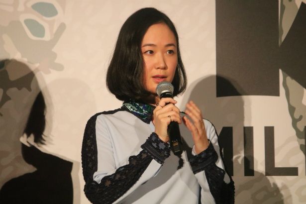 大倉の妻・万佐子役の黒木華