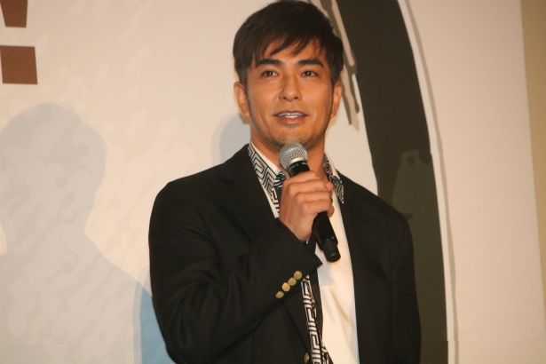 百瀬役の北村一輝
