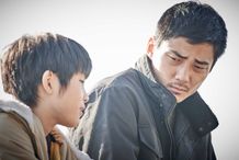 『夜明けまで離さない』では暴力団のヒットマンを演じる毎熊克哉