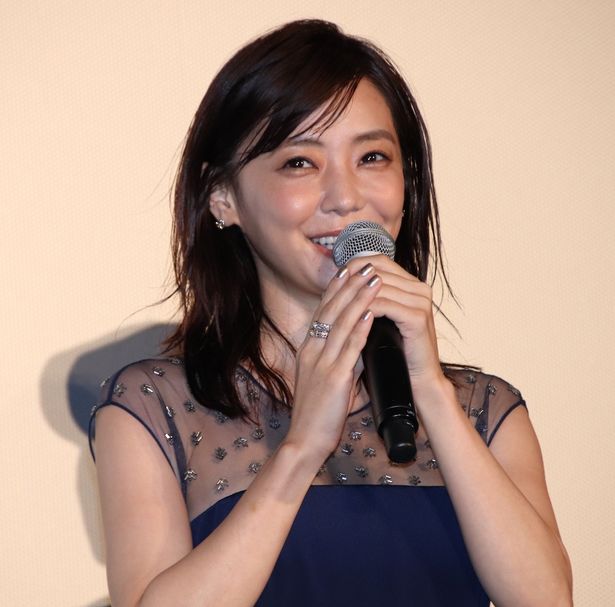 舞台挨拶に登壇した倉科カナ