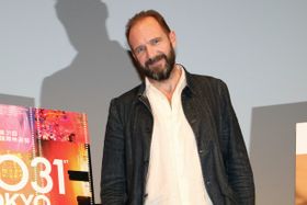 『ホワイト・クロウ』の監督として来日したレイフ・ファインズ