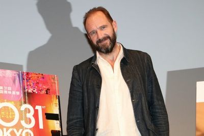 『ホワイト・クロウ』の監督として来日したレイフ・ファインズ