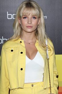 ケイト・モスの妹ロティがハロウィンコスプレに挑戦